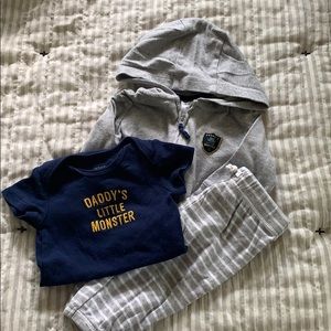 Baby outfit with sweatshirt